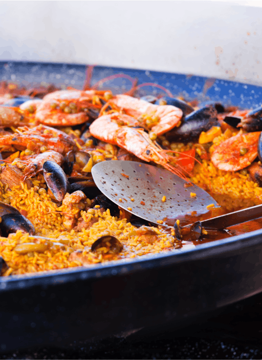 Paella mit Scampi und Muscheln